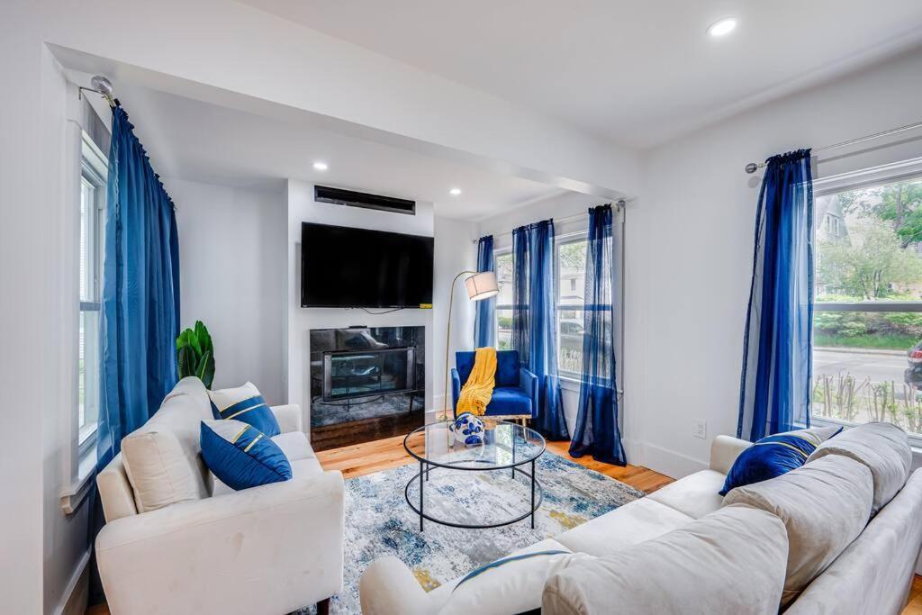Modern Red Door Haven +5Mins To Boston Apartment Milton Bagian luar foto