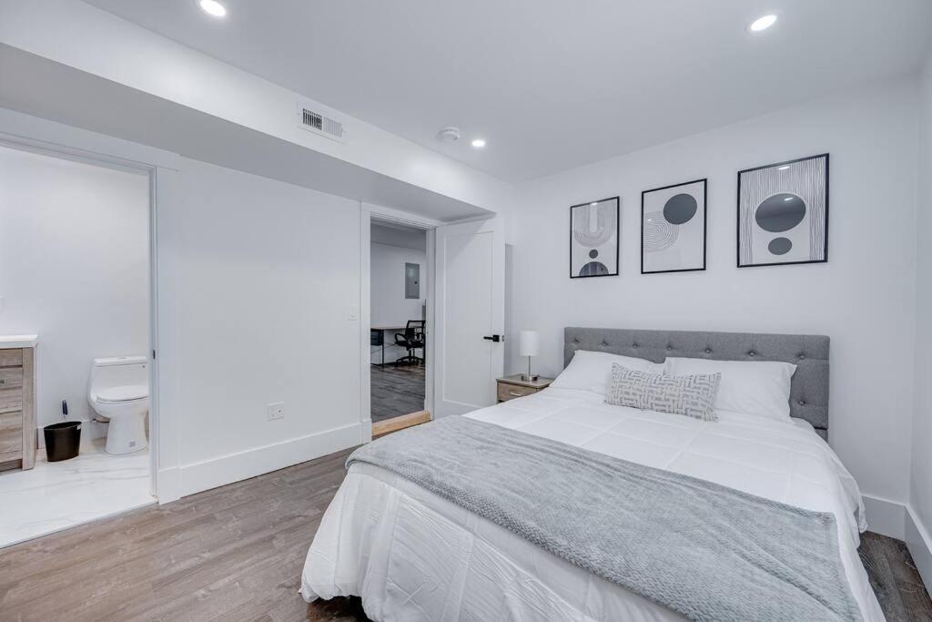Modern Red Door Haven +5Mins To Boston Apartment Milton Bagian luar foto
