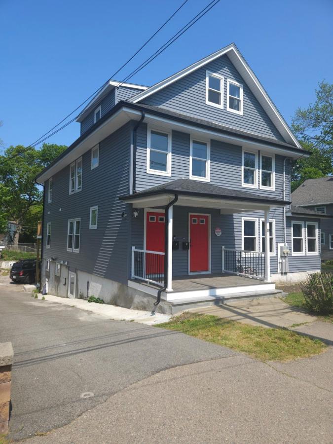 Modern Red Door Haven +5Mins To Boston Apartment Milton Bagian luar foto